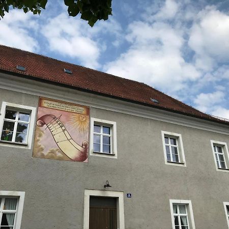65Qm Wohnung Klosterblick Im Historischen Pfarrhaus Pielenhofen Luaran gambar